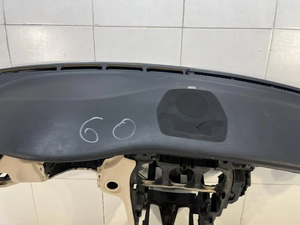 Торпедо Mercedes-Benz C-класс W205/S205/C205/A205 (2014—2018) - миниатюра 3