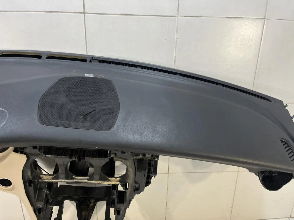 Торпедо Mercedes-Benz C-класс W205/S205/C205/A205 (2014—2018) - миниатюра 4