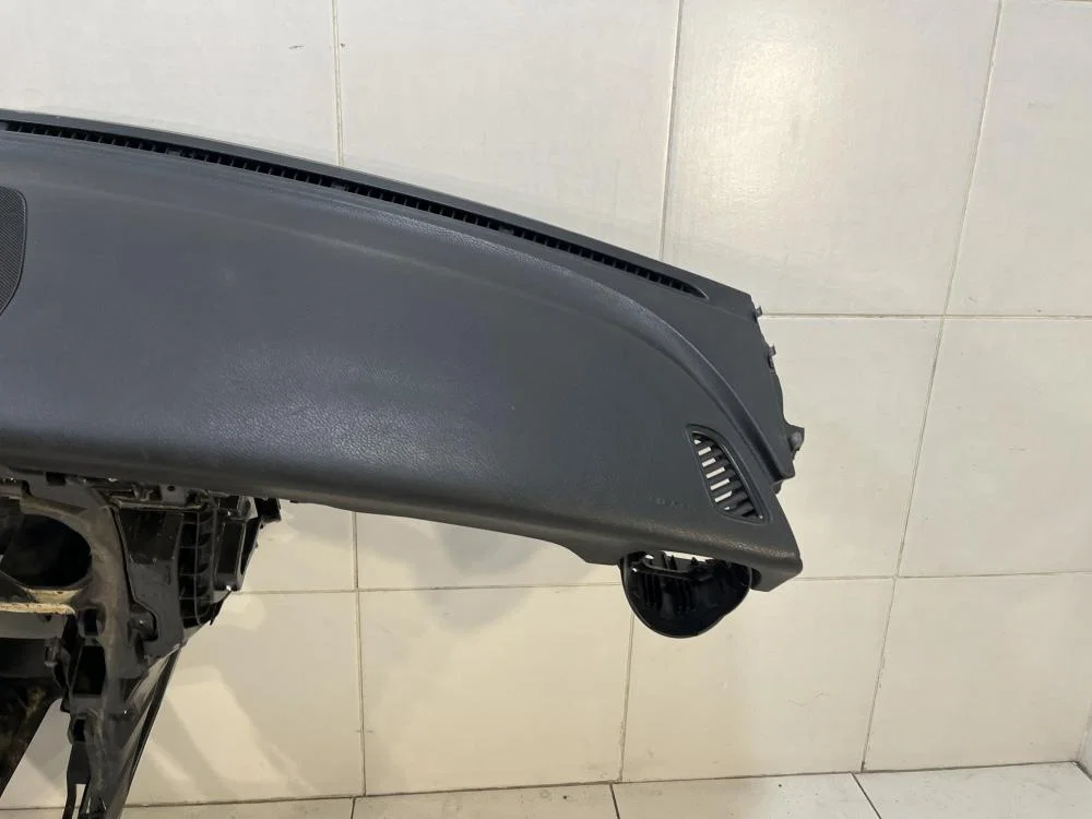 Торпедо Mercedes-Benz C-класс W205/S205/C205/A205 (2014—2018) - миниатюра 5