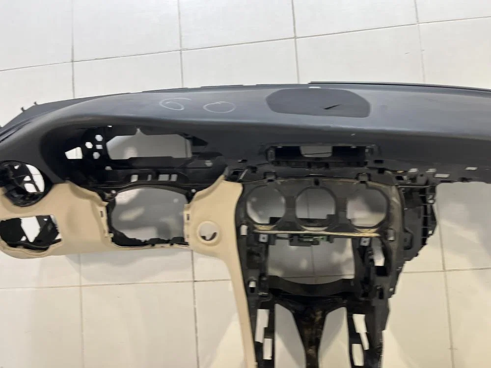 Торпедо Mercedes-Benz C-класс W205/S205/C205/A205 (2014—2018) - миниатюра 8
