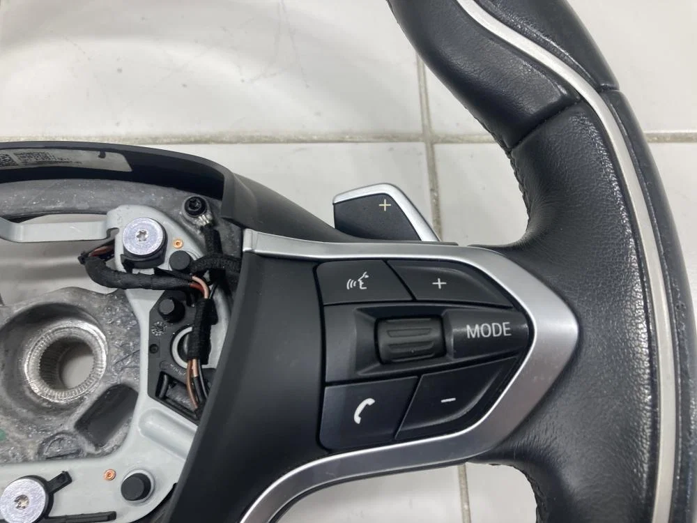 Рулевое колесо BMW i8 I12 (2014—2017) - миниатюра 6
