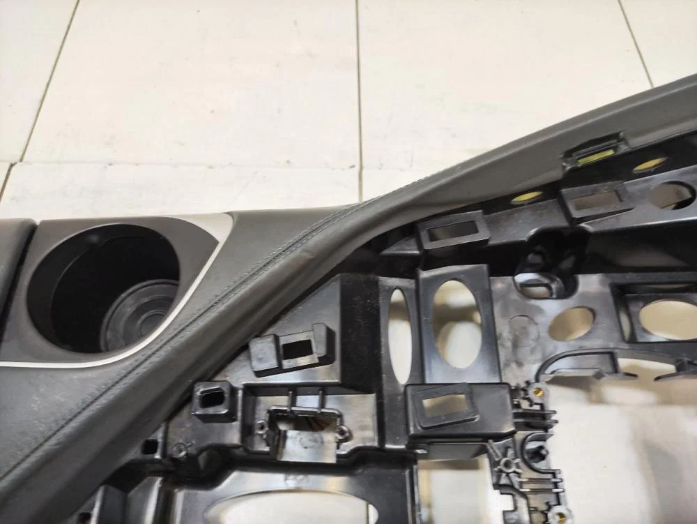 Консоль центральная BMW i8 I12 (2014—2017) - миниатюра 10