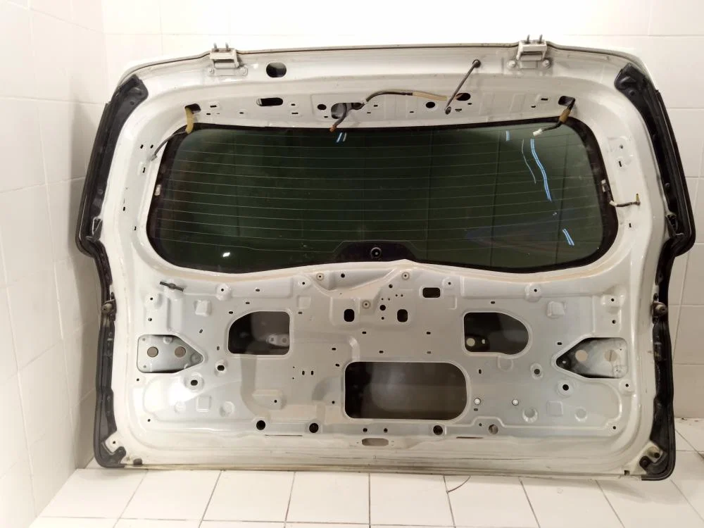Дверь багажника со стеклом Infiniti QX56 II (2010—2013) - миниатюра 2