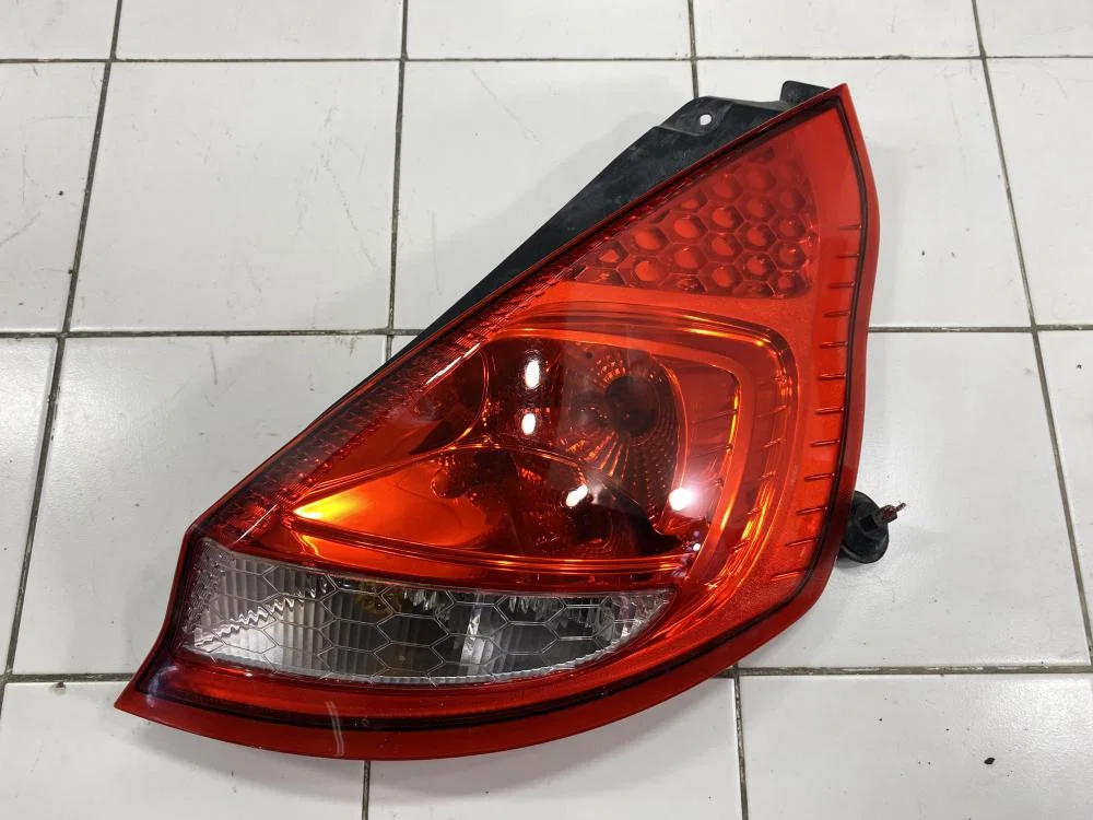 Фонарь задний наружный правый Ford Fiesta Mk6 (2008—2013)