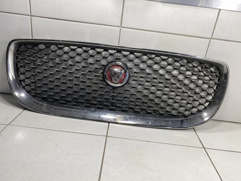 Решетка радиатора Jaguar XE I (2015—2019) - миниатюра 3
