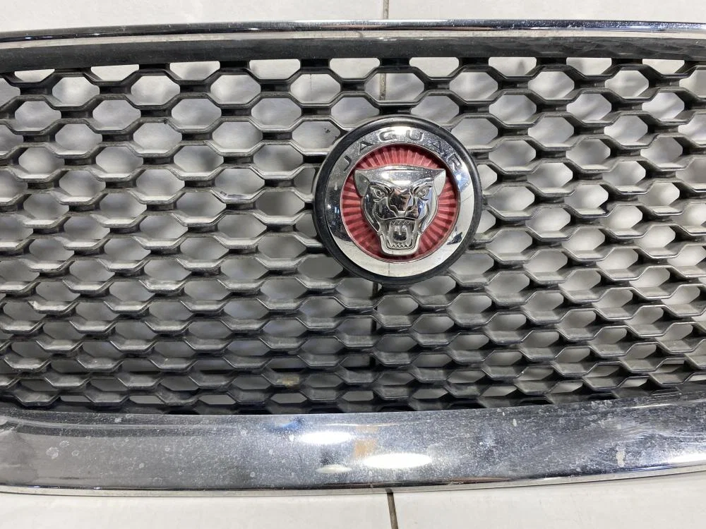Решетка радиатора Jaguar XE I (2015—2019) - миниатюра 6