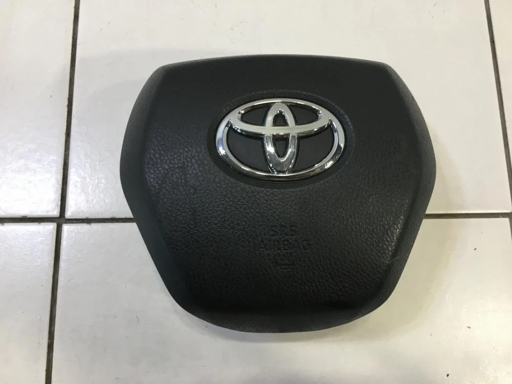 Подушка безопасности в рулевое колесо Toyota Camry XV70 (2017—2021)