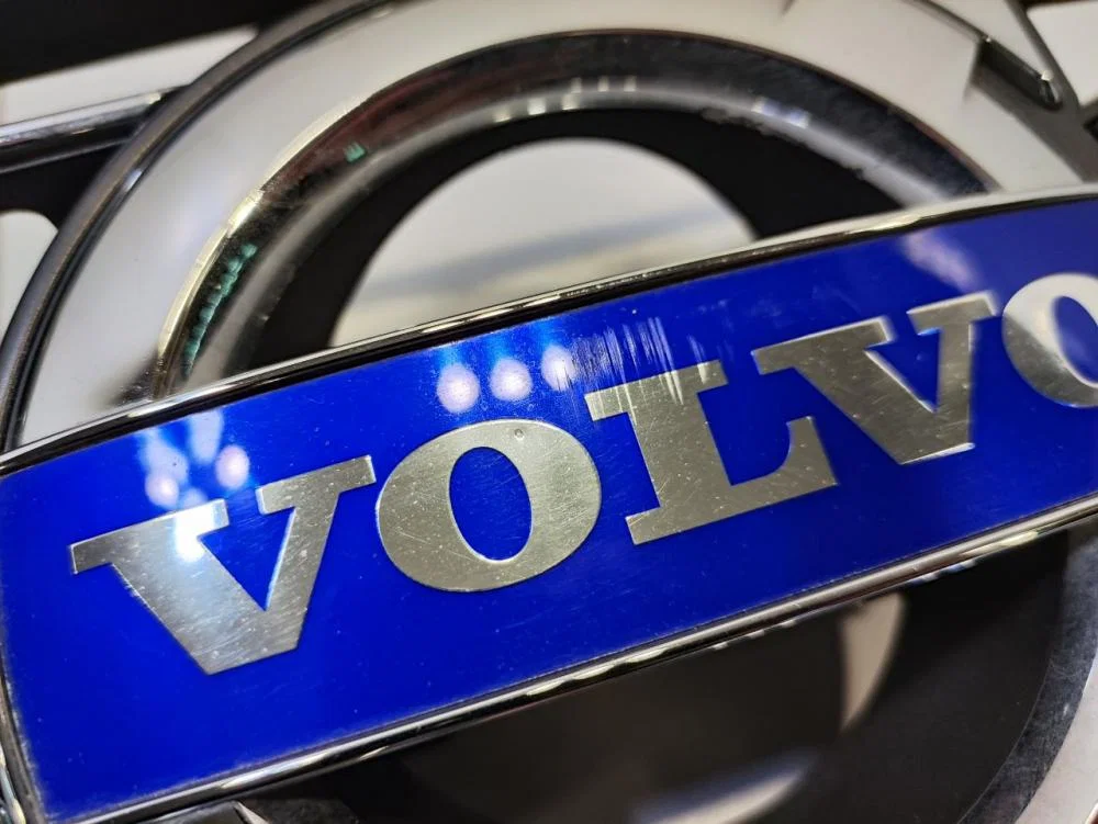 Решетка радиатора Volvo V60 I (2010—2013) - миниатюра 10