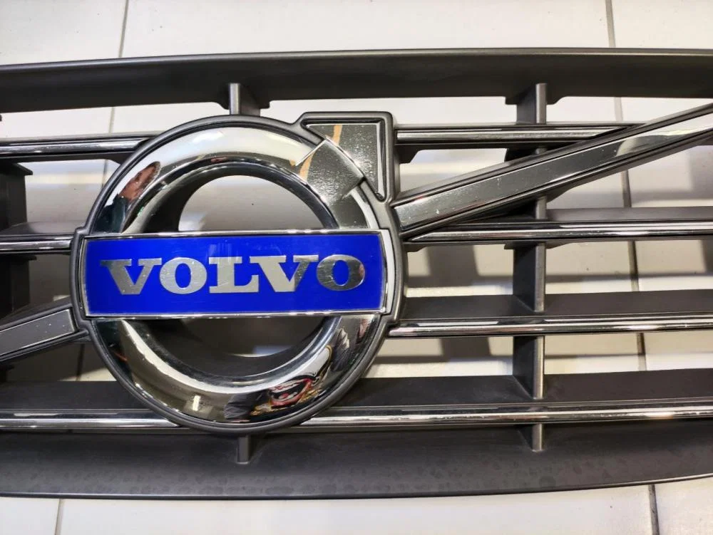 Решетка радиатора Volvo V60 I (2010—2013) - миниатюра 5