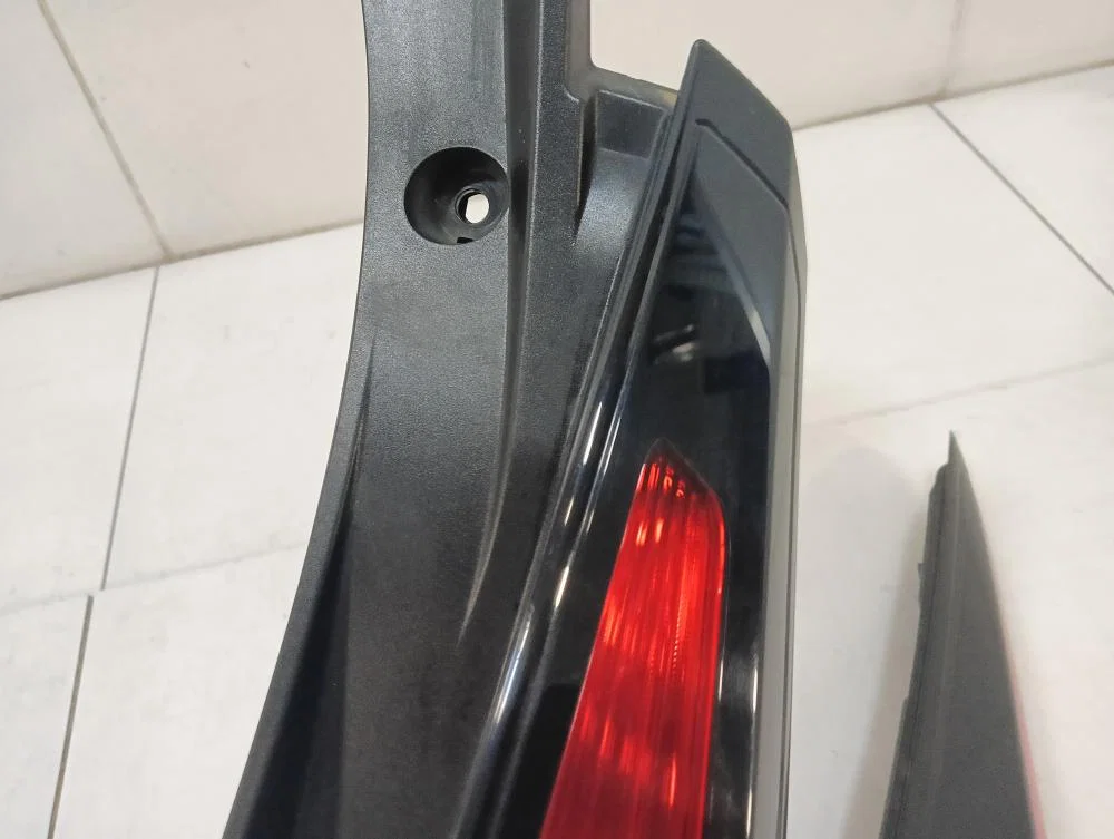 Фонарь задний правый Nissan Leaf II (2017—2025) - миниатюра 5