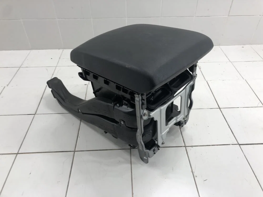 Подлокотник Toyota Land Cruiser 200 (2007—2012) - миниатюра 5