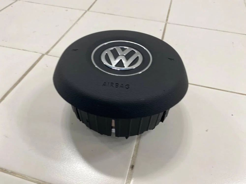 Крышка подушки безопасности в рулевое колесо Volkswagen Beetle A5 (2011—2019) - миниатюра 2