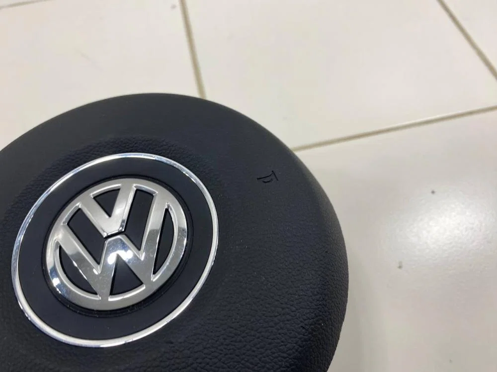 Крышка подушки безопасности в рулевое колесо Volkswagen Beetle A5 (2011—2019) - миниатюра 8