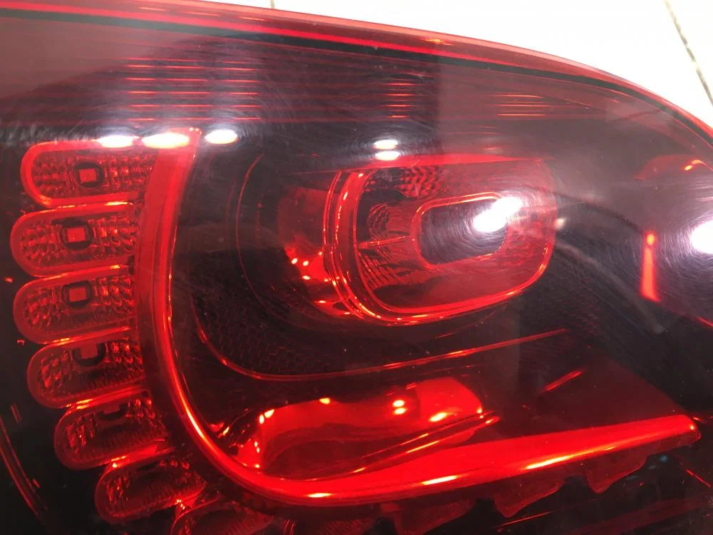 Фонарь задний внутренний левый Volkswagen Golf Mk6 (2008—2012) - миниатюра 6