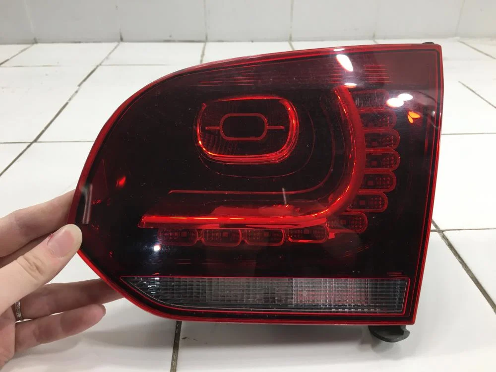 Фонарь задний внутренний правый Volkswagen Golf Mk6 (2008—2012)