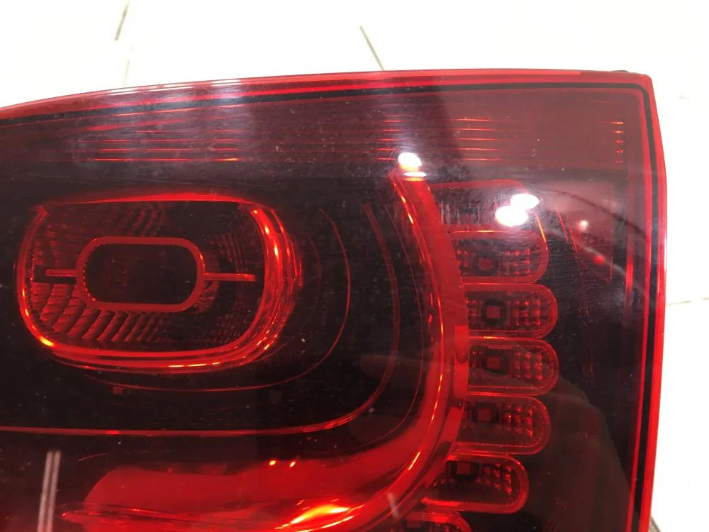 Фонарь задний внутренний правый Volkswagen Golf Mk6 (2008—2012) - миниатюра 5
