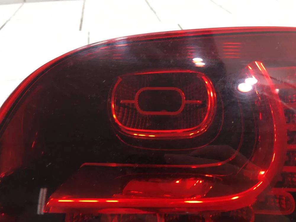 Фонарь задний внутренний правый Volkswagen Golf Mk6 (2008—2012) - миниатюра 6