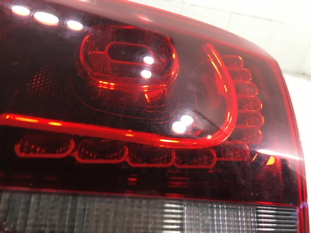 Фонарь задний внутренний правый Volkswagen Golf Mk6 (2008—2012) - миниатюра 9