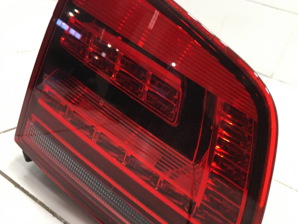 Фонарь задний внутренний левый Volkswagen Tiguan I рестайлинг (2011—2019) - миниатюра 9