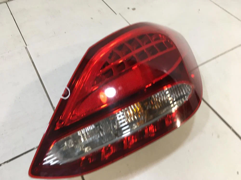 Фонарь задний правый Mercedes-Benz C-класс W205/S205/C205/A205 (2014—2018) - миниатюра 3