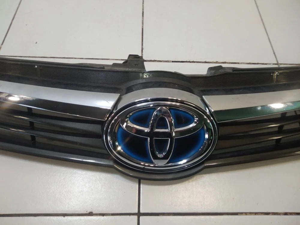 Решетка радиатора Toyota Camry XV50 рестайлинг (2014—2017) - миниатюра 6