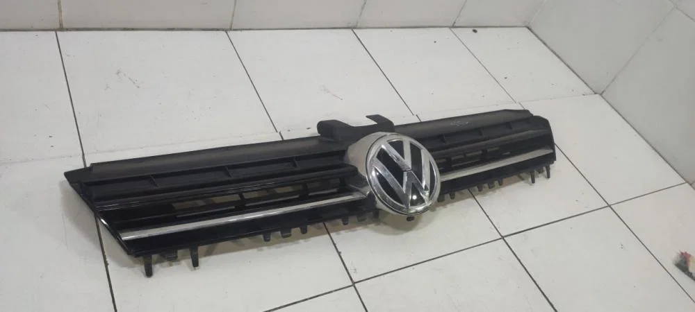 Решетка радиатора Volkswagen Golf Mk7 (2012—2017) - миниатюра 3