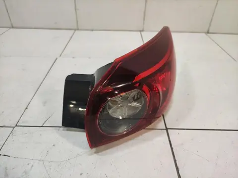 Фонарь задний наружный правый Mazda 3 BM (2013—2016)