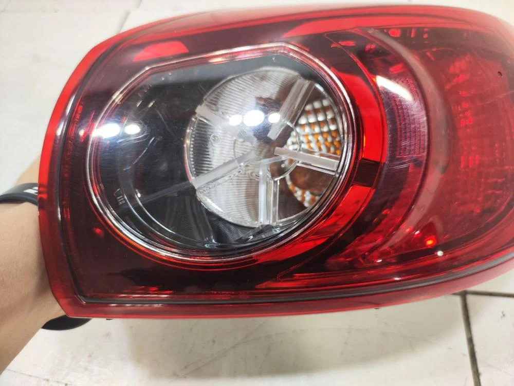 Фонарь задний наружный правый Mazda 3 BM (2013—2016) - миниатюра 8
