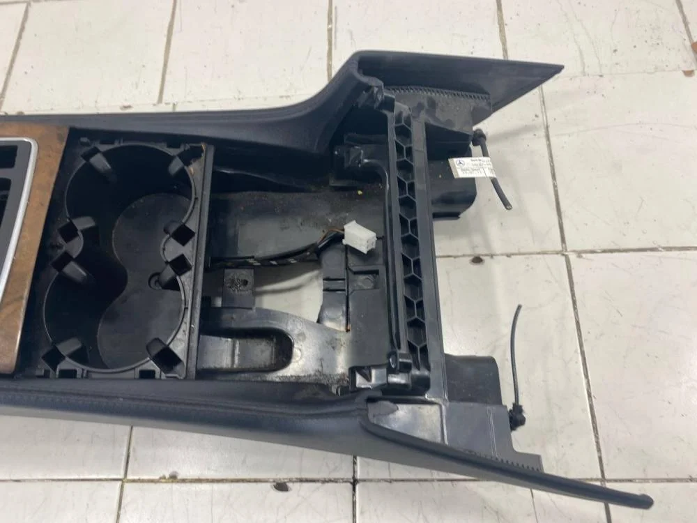 Консоль центральная Mercedes-Benz CLS-класс C218/X218 (2010—2014) - миниатюра 7