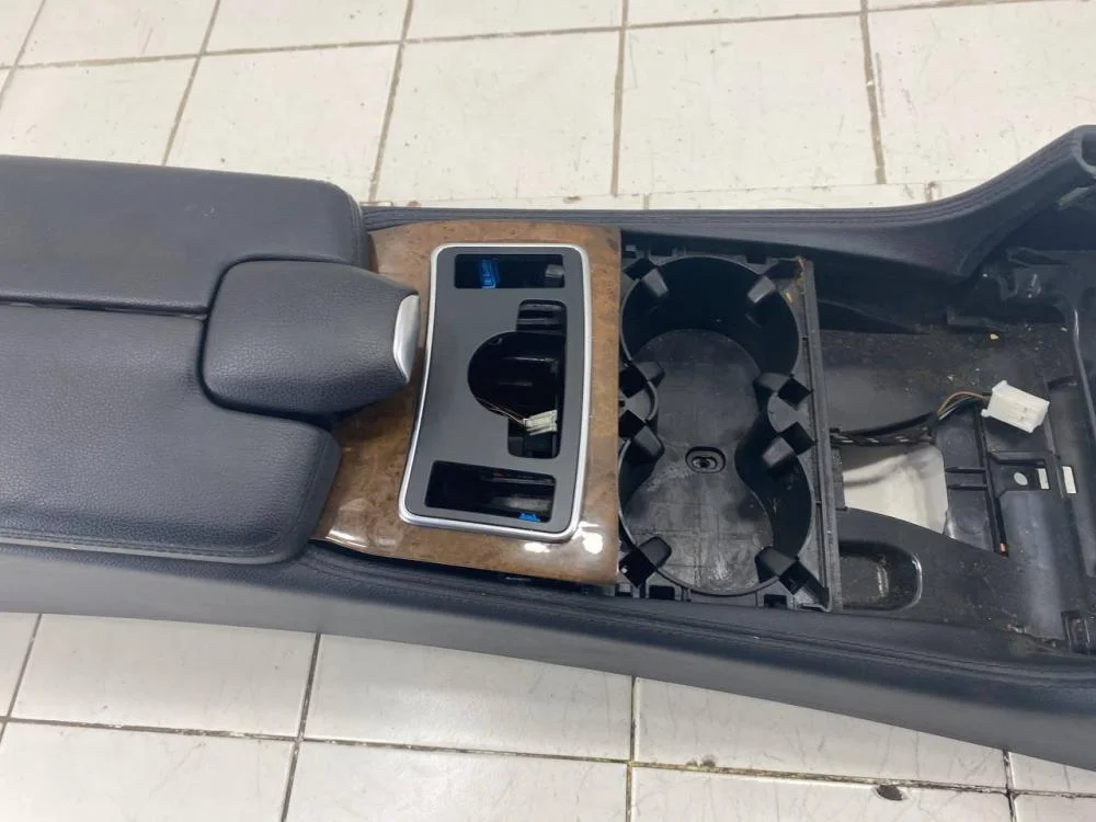 Консоль центральная Mercedes-Benz CLS-класс C218/X218 (2010—2014) - миниатюра 8
