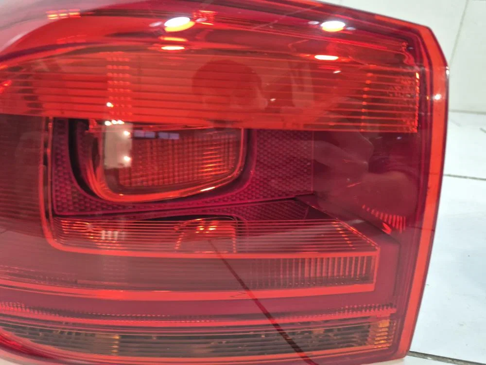 Фонарь задний наружный левый Volkswagen Tiguan I рестайлинг (2011—2019) - миниатюра 4