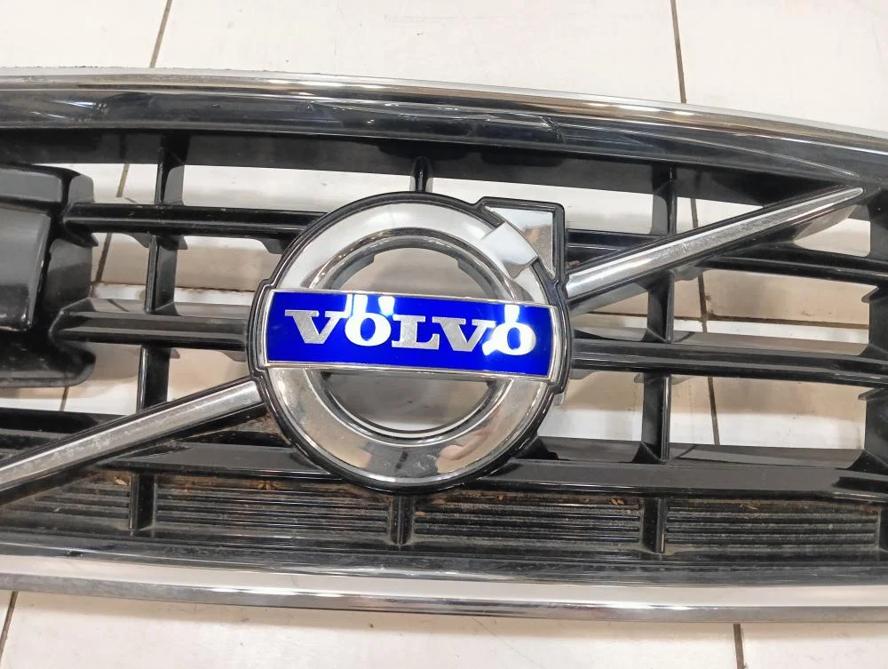 Решетка радиатора Volvo V40 II (2012—2016) - миниатюра 3