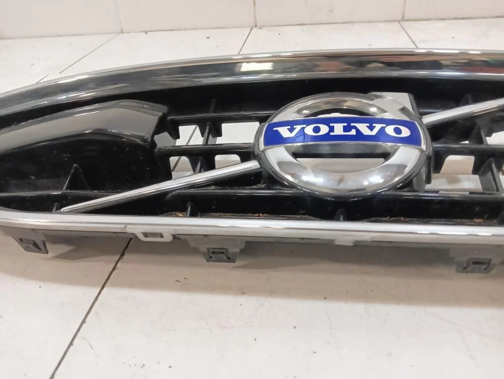 Решетка радиатора Volvo V40 II (2012—2016) - миниатюра 6