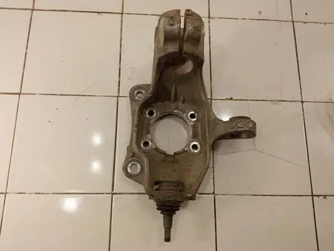 Кулак поворотный передний правый Jeep Cherokee V (2013—2018)