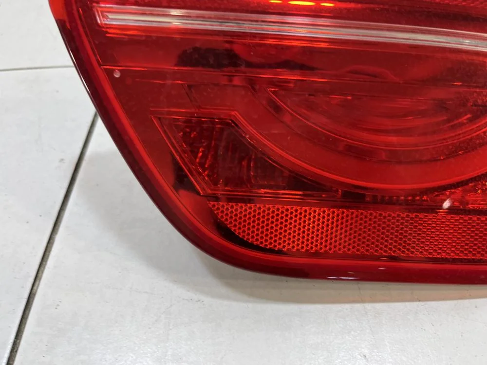 Фонарь задний внутренний правый Jaguar XE I (2015—2019) - миниатюра 3