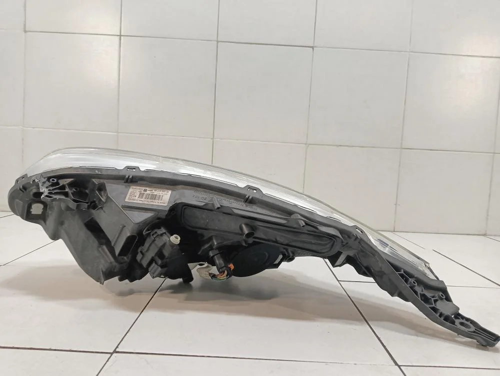 Фара правая Peugeot 208 I (2012—2015) - миниатюра 3