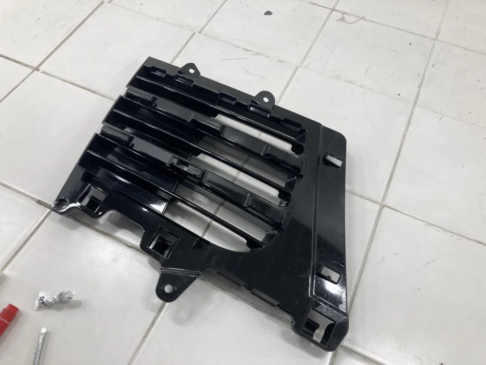 Решетка в бампер правая Porsche Cayenne I рестайлинг (2007—2010) - миниатюра 4