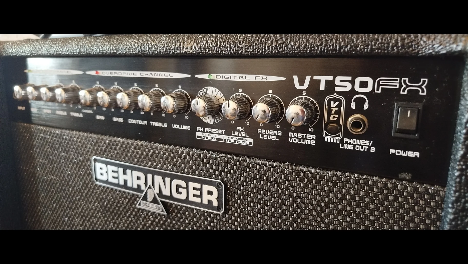 Комбо усилитель Behringer vt50fx - миниатюра 2