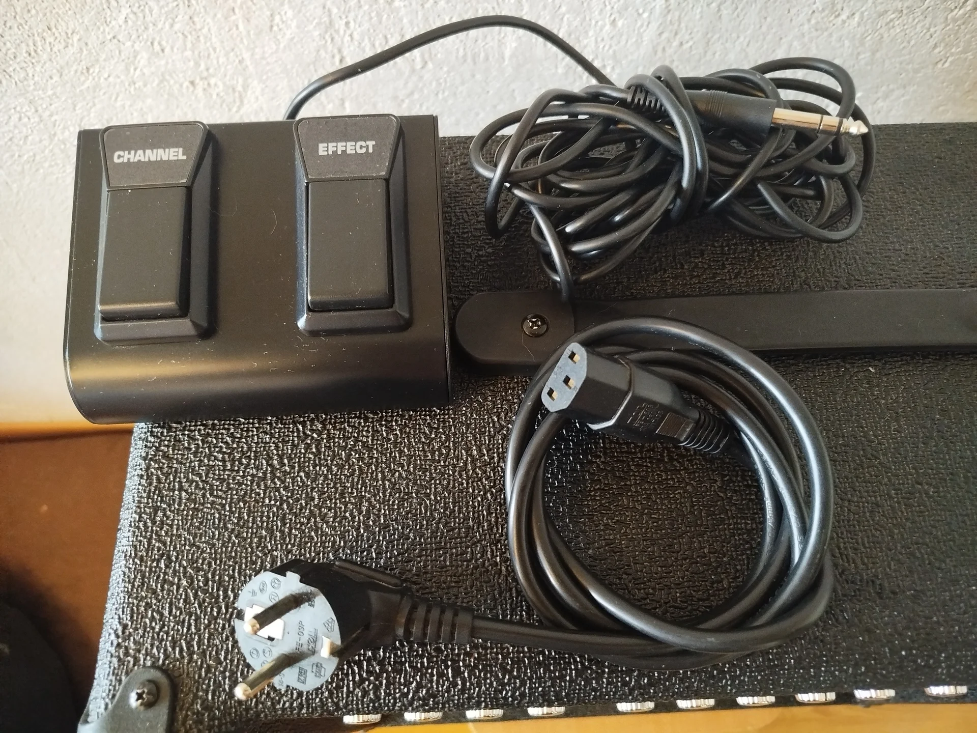 Комбо усилитель Behringer vt50fx - миниатюра 3