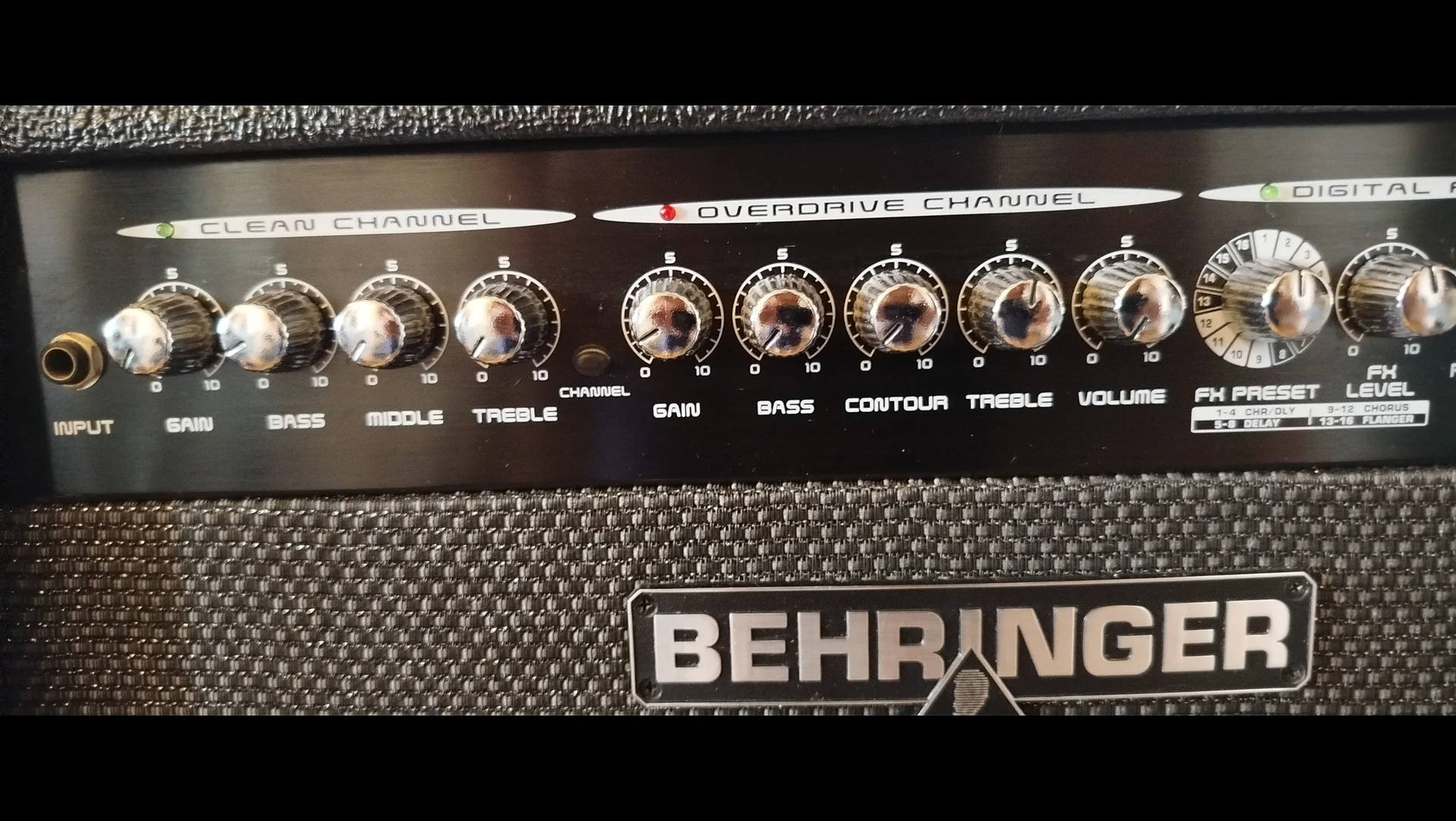 Комбо усилитель Behringer vt50fx - миниатюра 8