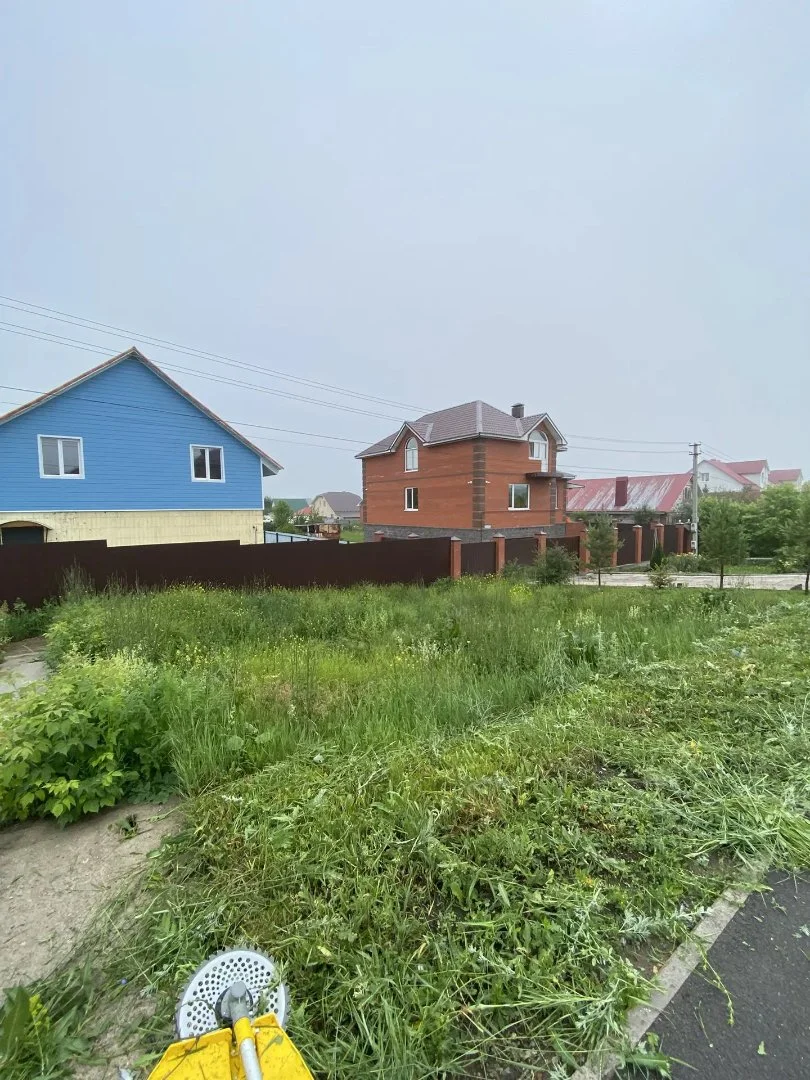 Скосить траву триммером. Очистка дорожек и плитки - миниатюра 2