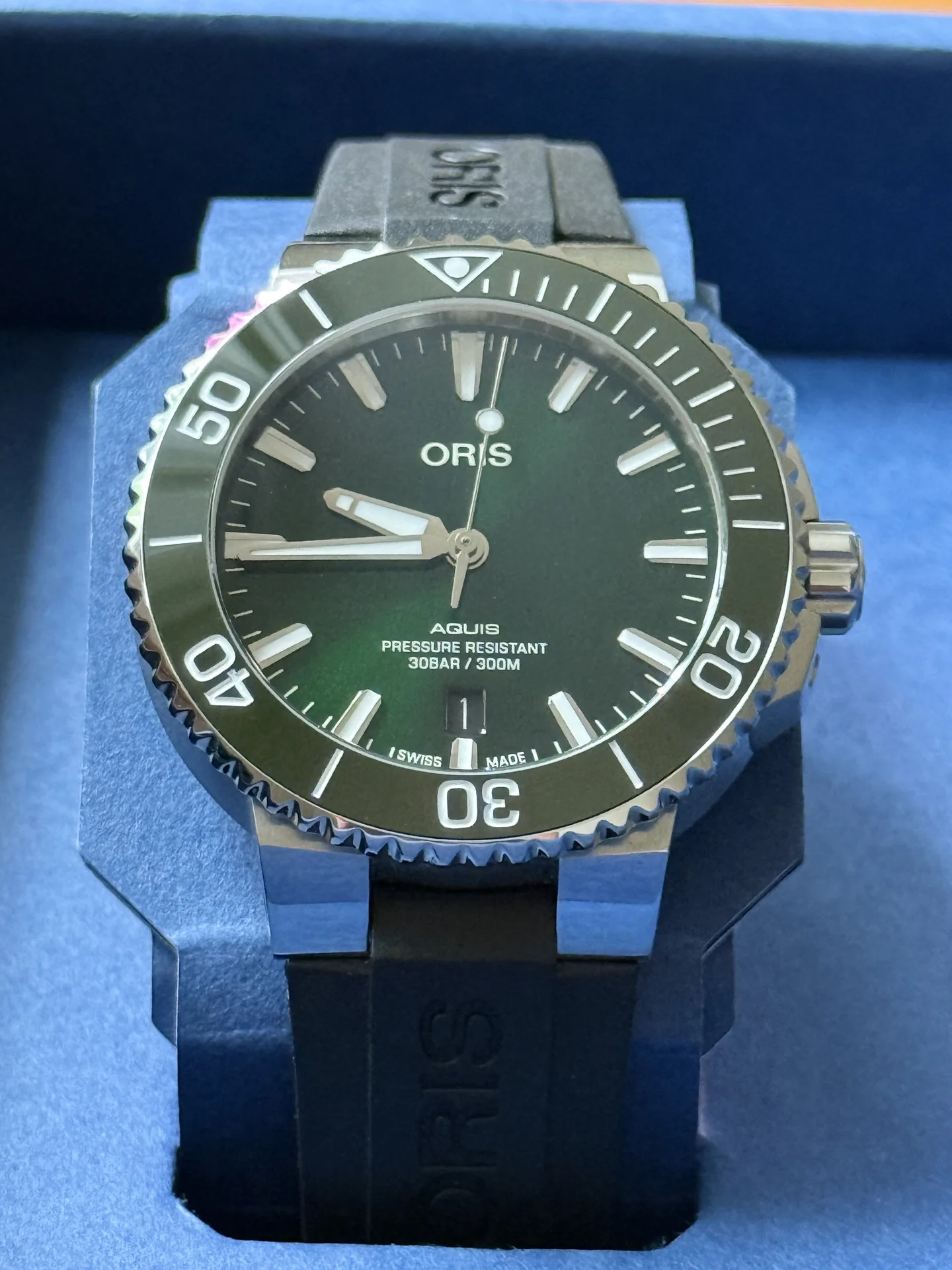 Часы Oris Aquis Date 01 733 7766 4157