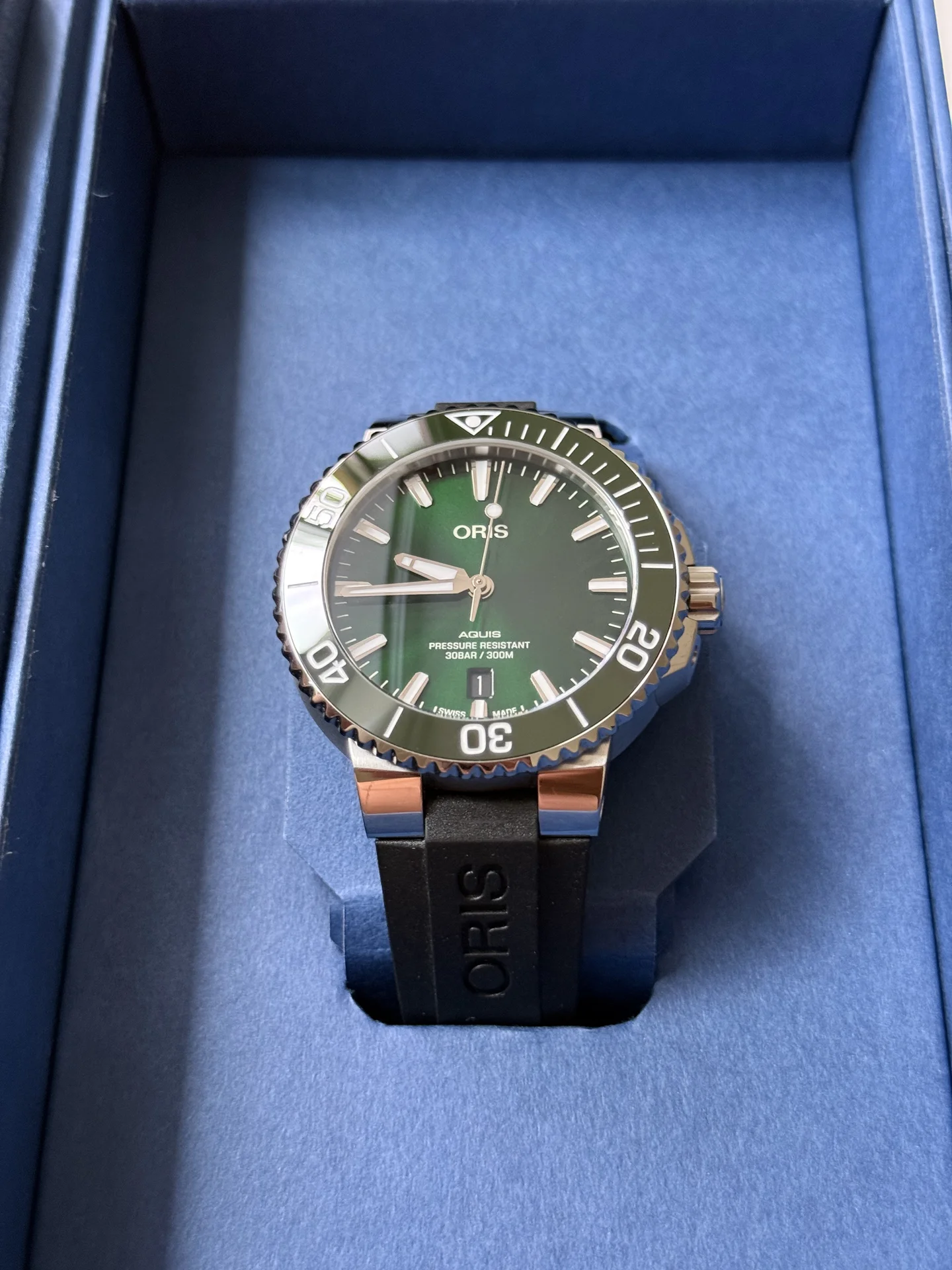 Часы Oris Aquis Date 01 733 7766 4157 - миниатюра 2