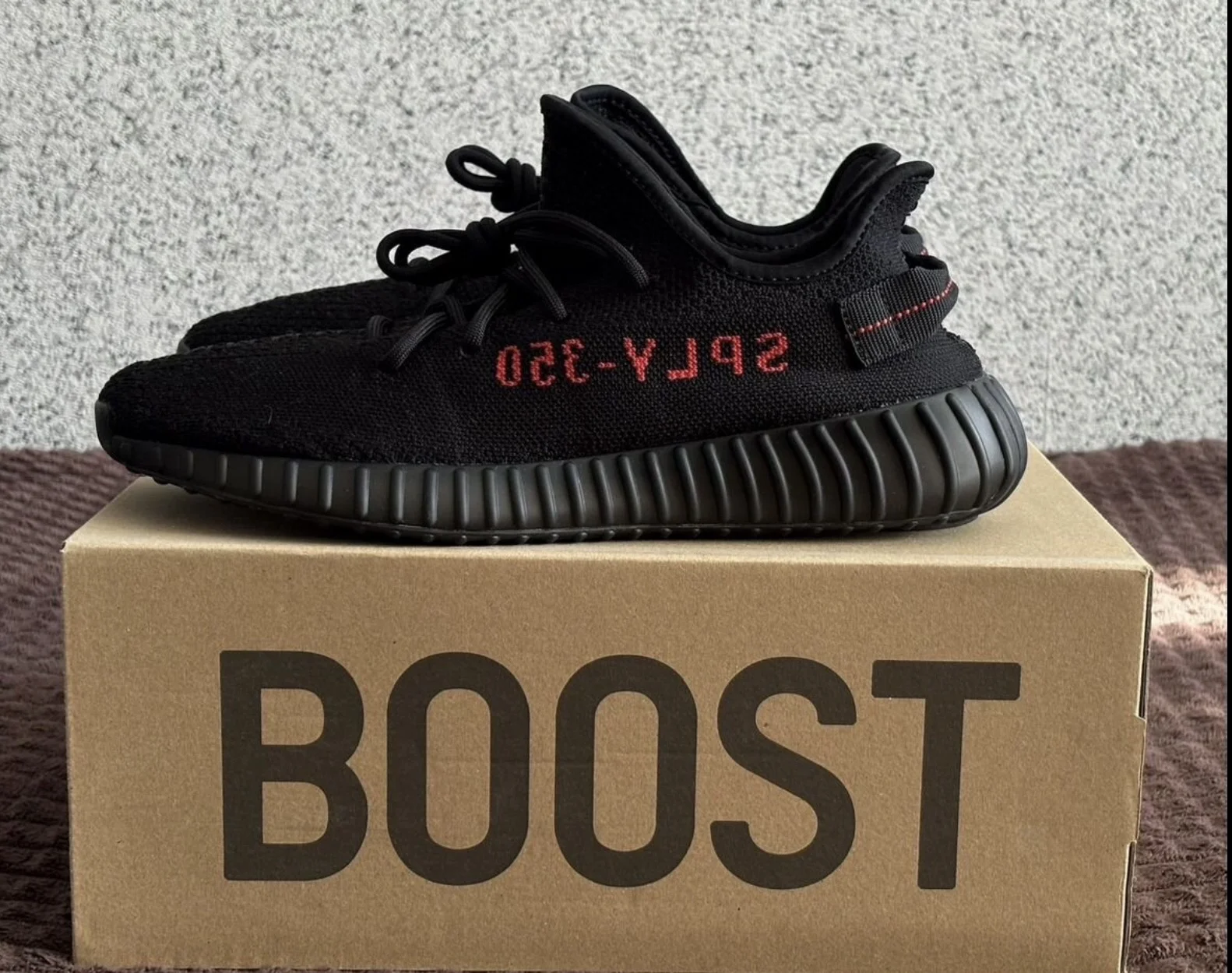 Adidas Yeezy Boost 350 v2 Black Red - изображение 1