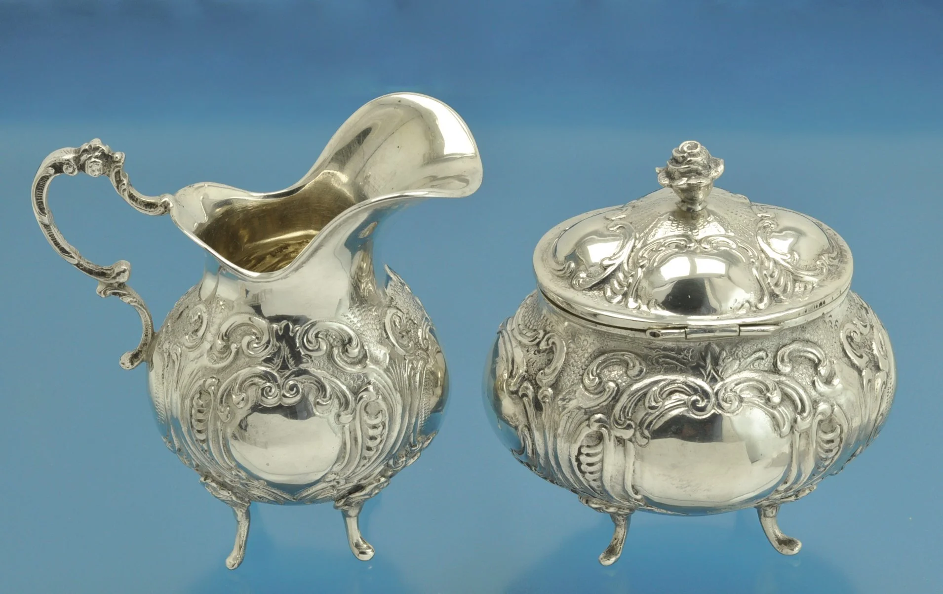 Сахарница, сливочник и поднос Розы серебро 800 пробы - миниатюра 2