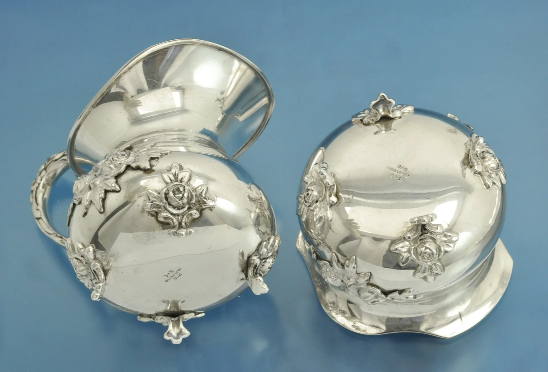 САХАРНИЦА + СЛИВОЧНИК + ПОДНОС Розы серебро 800 пробы - миниатюра 3