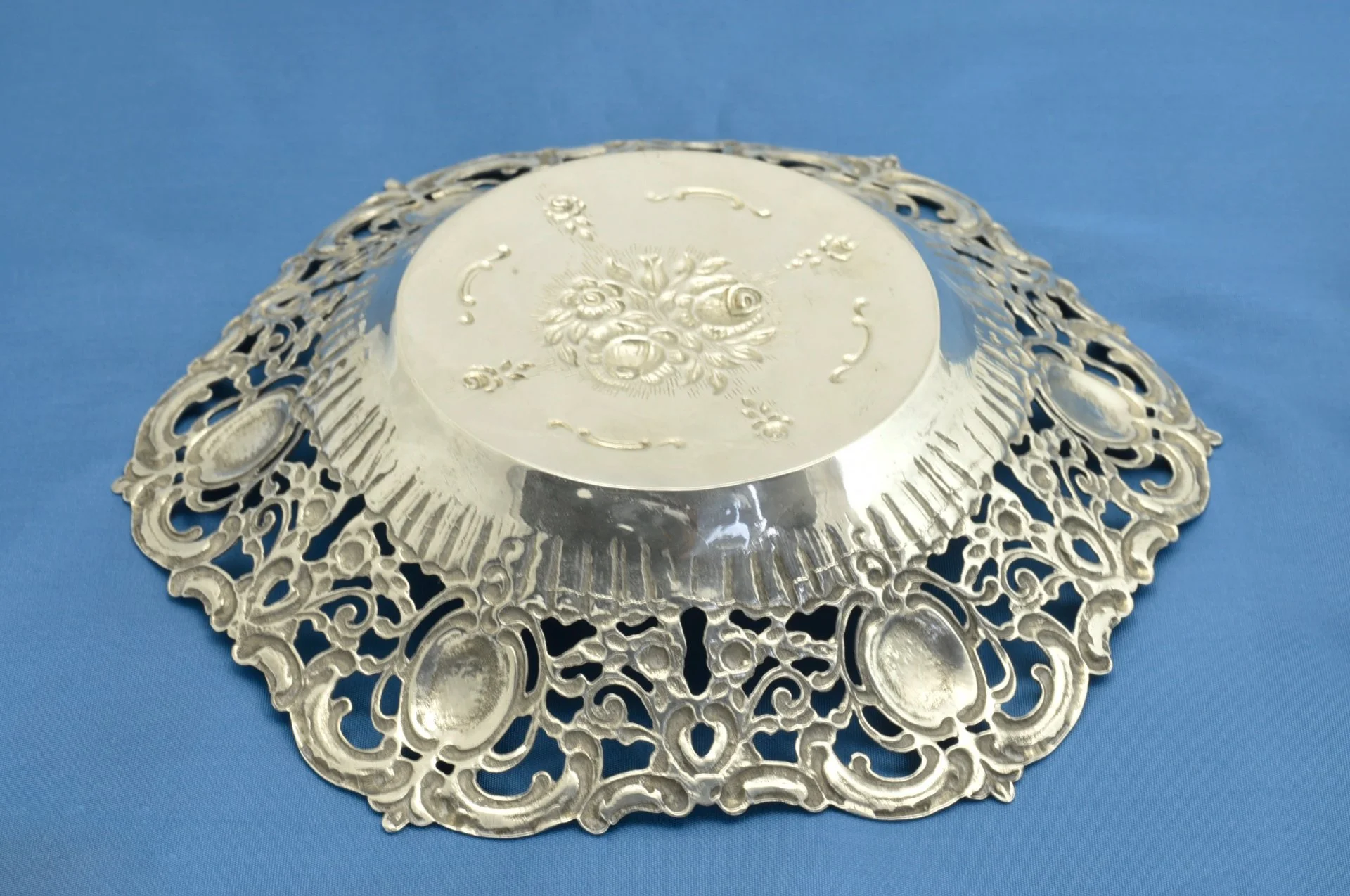КОНФЕТНИЦА серебро 835 пробы Розы - миниатюра 3