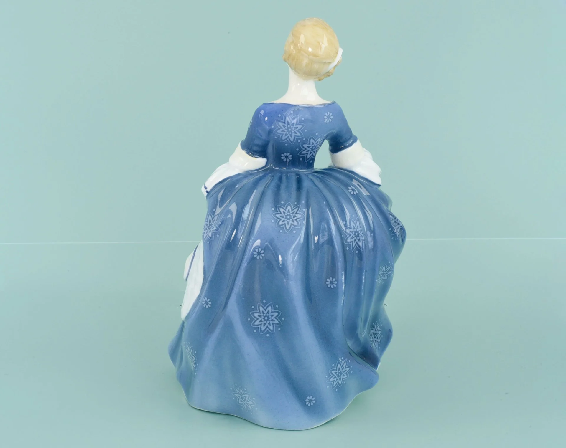 Дама Hilary фарфор Royal Doulton Англия - миниатюра 2