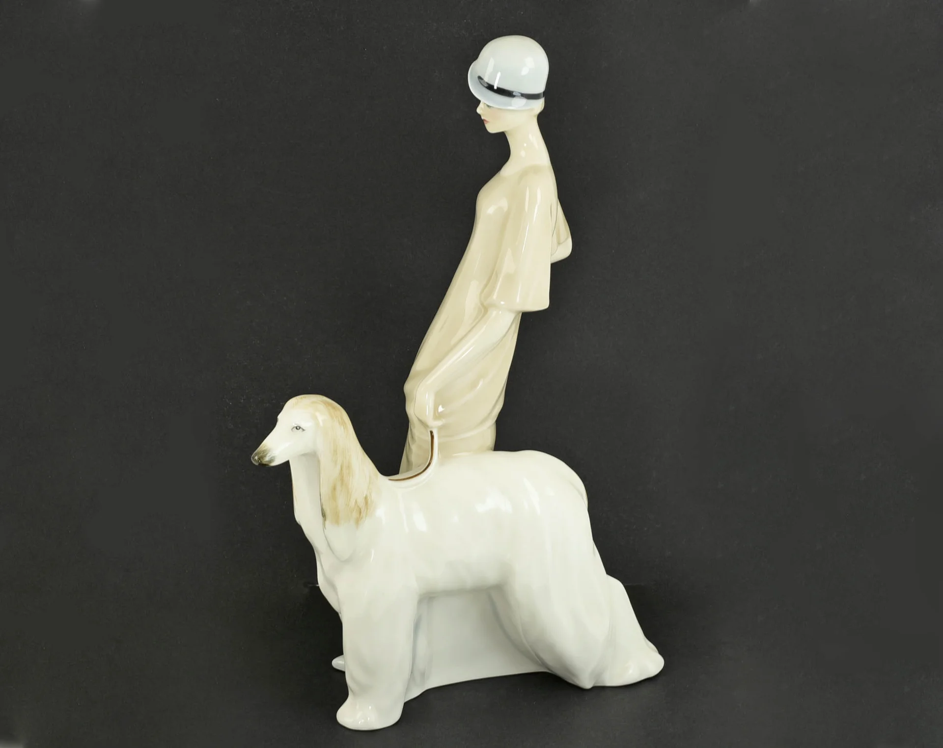 ДАМА С СОБАКОЙ фарфор Royal Doulton Англия - миниатюра 2