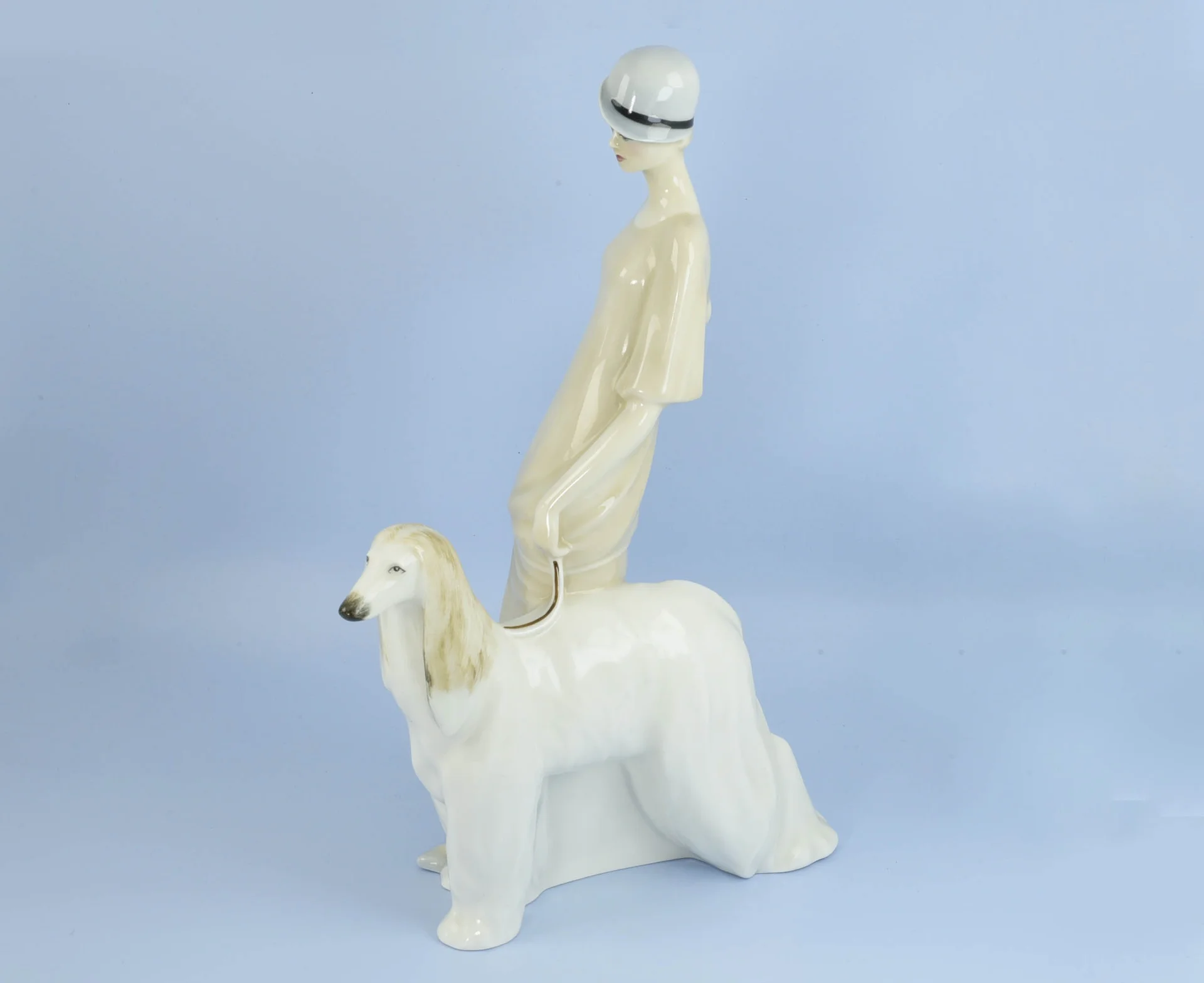 ДАМА С СОБАКОЙ фарфор Royal Doulton Англия - миниатюра 4
